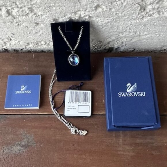 Swarovski Blue Crystal Necklace – new in box - Picture 3 of 7